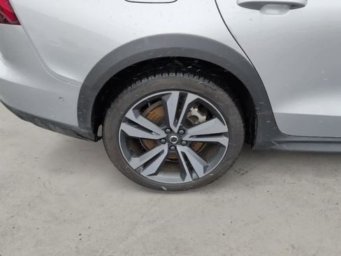 Used 2025 Volvo V60 B5 Cross Country Plus image 9