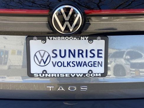Used 2025 Volkswagen Taos SE w/ Panoramic Sunroof Package image 34