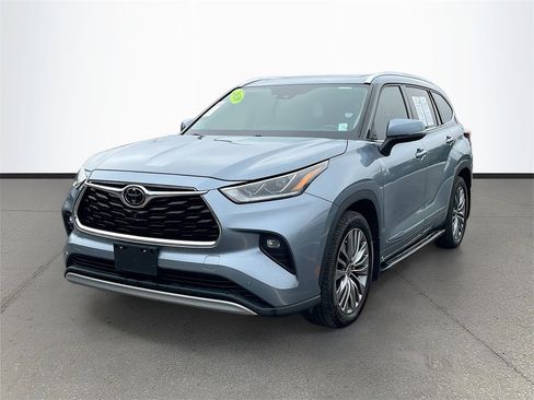 Used 2020 Toyota Highlander Platinum image 3