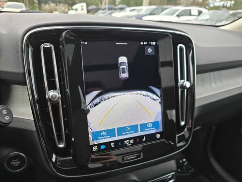 Used 2025 Volvo XC40 B5 Core image 33