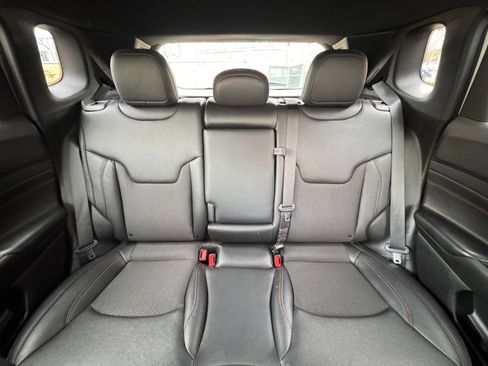 Used 2025 Jeep Compass Trailhawk image 37