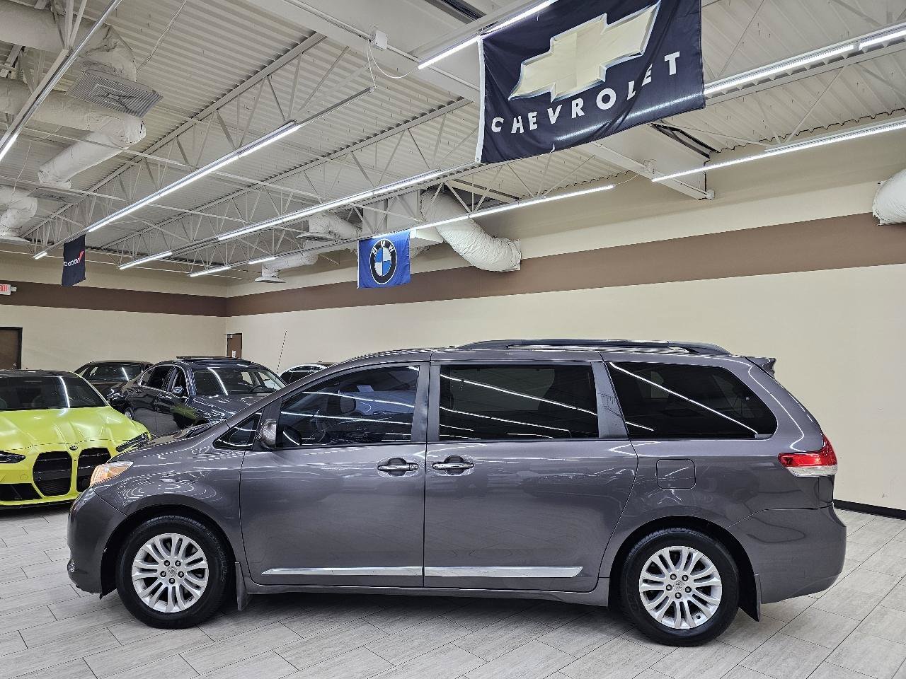 Used 2013 Toyota Sienna XLE FWD image 10