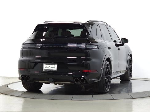 Used 2025 Porsche Cayenne GTS AWD/4WD image 8