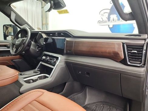 Used 2024 GMC Sierra 2500 Denali Ultimate w/ Snow Plow Prep/Camper Package image 26