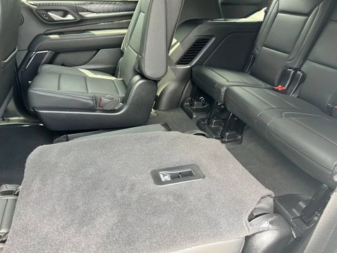 Used 2024 GMC Yukon Denali w/ Advanced Technology Package AWD/4WD image 19