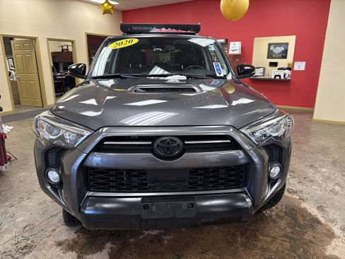 Used 2020 Toyota 4Runner Venture image 2