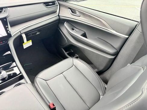 New 2026 Jeep Grand Cherokee Limited AWD/4WD image 36