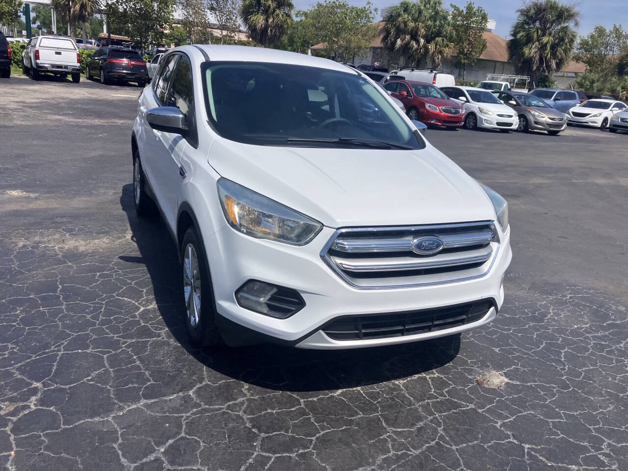 Used 2017 Ford Escape SE AWD/4WD image 9