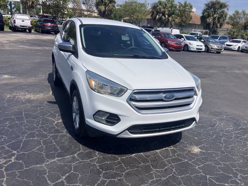 Used 2017 Ford Escape SE AWD/4WD image 9