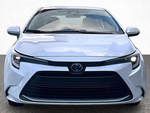 Used 2025 Toyota Corolla XLE FWD image 4