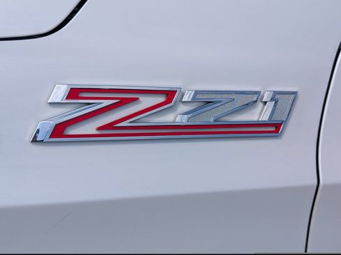 Used 2022 Chevrolet Tahoe Z71 w/ Luxury Package AWD/4WD image 6