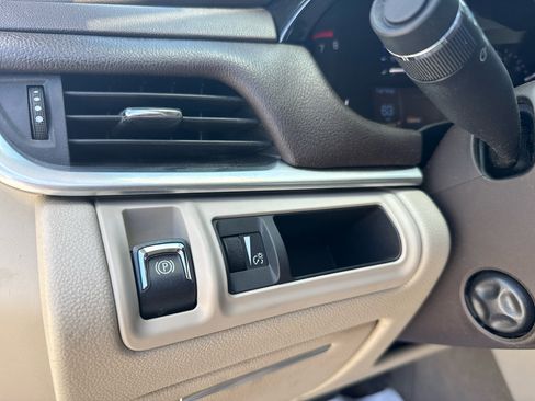 Used 2013 Cadillac XTS 4dr Sdn FWD image 37