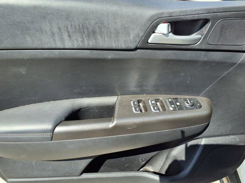 Used 2021 Kia Sportage LX image 17