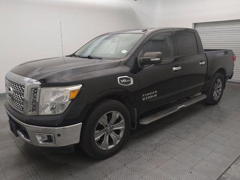 Used 2017 Nissan Titan SV image 2