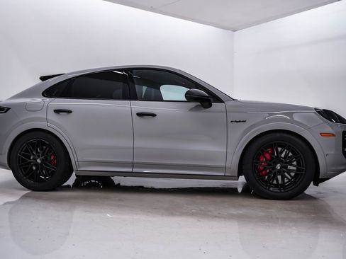 New 2026 Porsche Cayenne Turbo image 9