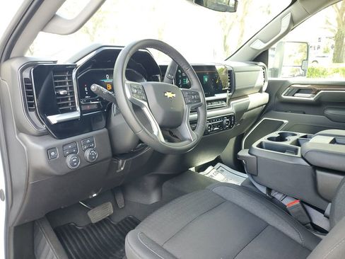 Used 2025 Chevrolet Silverado 2500 LT w/ Convenience Package AWD/4WD image 13