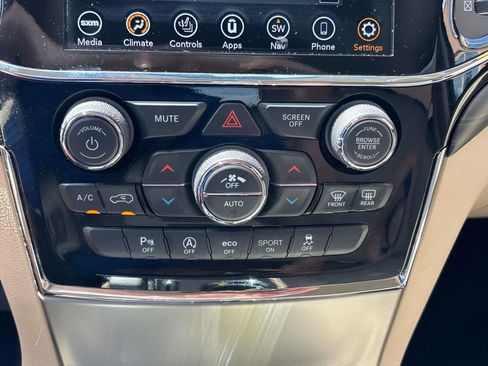 Used 2022 Jeep Grand Cherokee Laredo E w/ Security & Convenience Group image 22