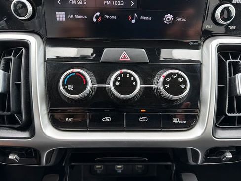 Used 2022 Kia Sorento LX AWD/4WD image 14