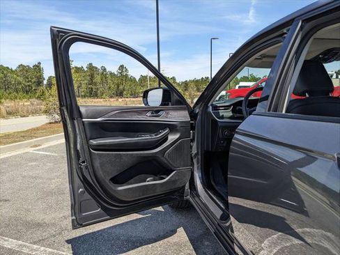 Certified 2024 Jeep Grand Cherokee Limited w/ Black Appearance Package image 56