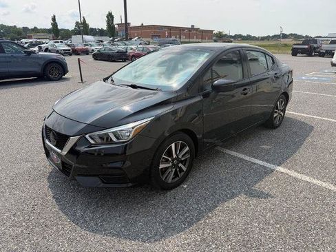Used 2021 Nissan Versa SV FWD image 4