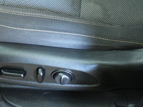 Used 2020 Chevrolet Traverse LT image 14