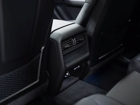 Certified 2026 Porsche Cayenne Coupe AWD/4WD image 35