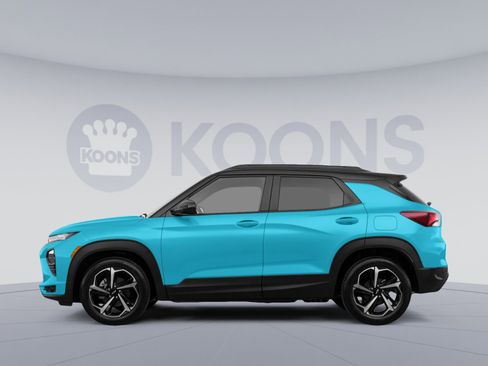 Used 2021 Chevrolet TrailBlazer RS w/ Sun and Liftgate Package AWD/4WD image 2