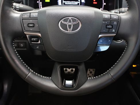 Used 2025 Toyota Camry SE w/ Convenience Package FWD image 23