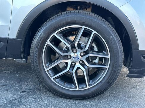 Used 2019 Ford Explorer Sport image 11