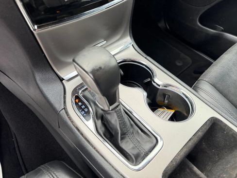 Used 2019 Jeep Grand Cherokee Laredo w/ Laredo X Package RWD image 19