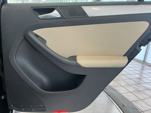 Used 2015 Volkswagen Jetta SE FWD image 39