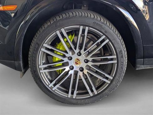 Used 2018 Porsche Cayenne S Platinum image 26