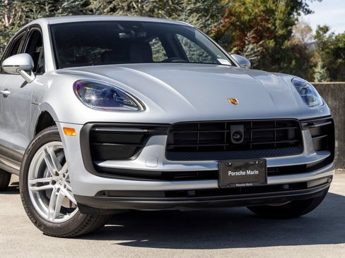 Certified 2026 Porsche Macan AWD/4WD image 9