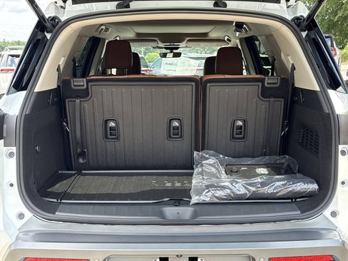 New 2026 Nissan Pathfinder Platinum FWD image 22