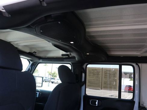 Used 2024 Jeep Wrangler Sahara image 27