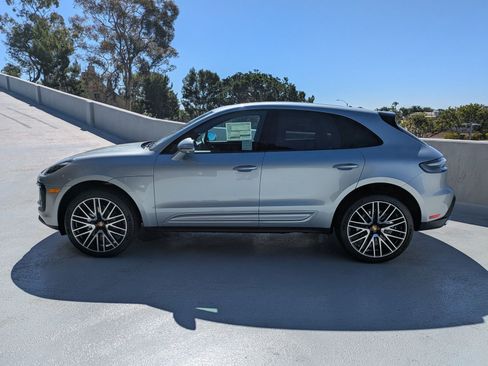 Certified 2026 Porsche Macan AWD/4WD image 2