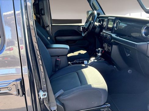 Used 2020 Jeep Wrangler Unlimited Sahara image 29