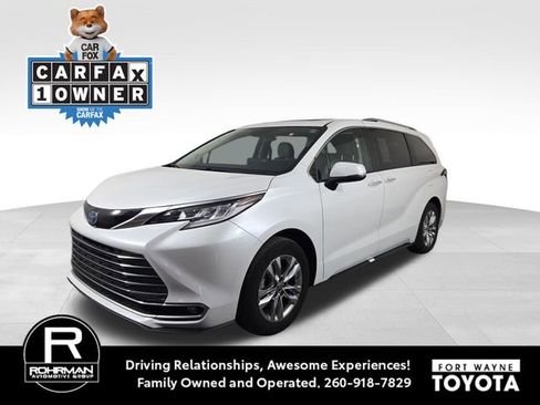 Used 2023 Toyota Sienna Limited FWD image 1