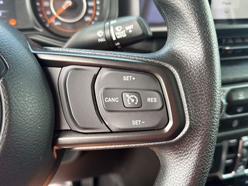 Certified 2025 Jeep Gladiator Sport AWD/4WD image 22