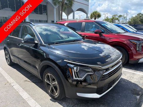 Certified 2023 Kia Niro EX FWD image 2