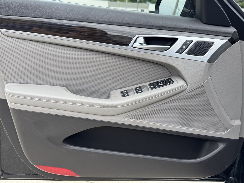Used 2017 Genesis G80 3.8 RWD image 13