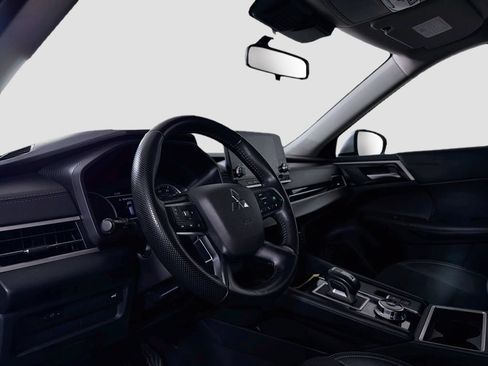 Used 2024 Mitsubishi Outlander SE Black Edition AWD/4WD image 10