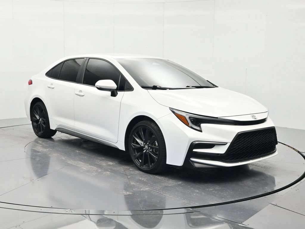 Used 2023 Toyota Corolla SE FWD image 3