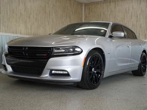 Used 2018 Dodge Charger R/T RWD image 4
