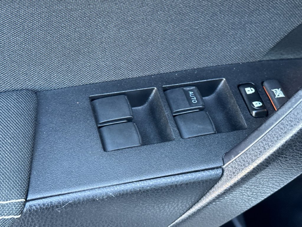 Used 2018 Toyota Corolla LE FWD image 13