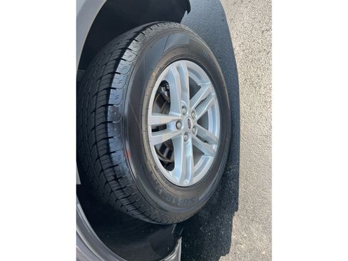 Used 2022 Ford Explorer XLT w/ Equipment Group 202A AWD/4WD image 54