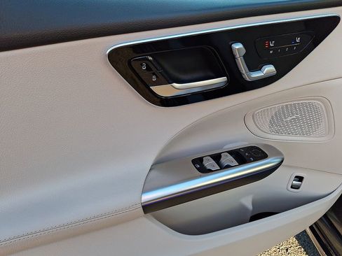 Used 2022 Mercedes-Benz C 300 4MATIC Sedan image 8