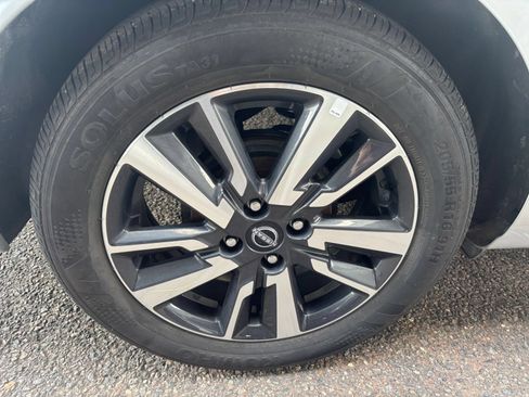 Used 2025 Nissan Versa SV FWD image 27