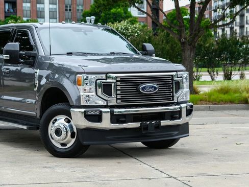 Used 2022 Ford F350 Lariat w/ Lariat Value Package AWD/4WD image 3