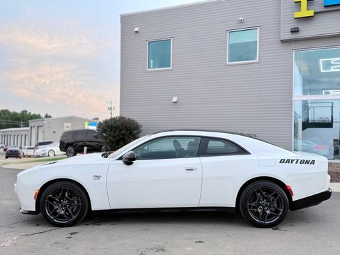 Used 2024 Dodge Charger Daytona R/T w/ Plus Group AWD/4WD image 19